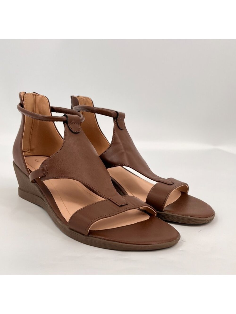 Journee Collection Womens Trayle Wedge Sandals. Size 8 M. Color: Wine